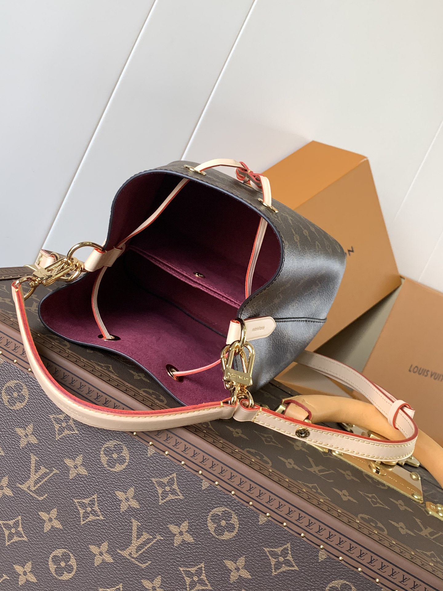 7 Louis Vuitton M46581 Monogram Canvas Mini Bucket Bag Series NÉONOÉ BB Handbag, featuring a Monogram canvas BB adorned with natural leather.