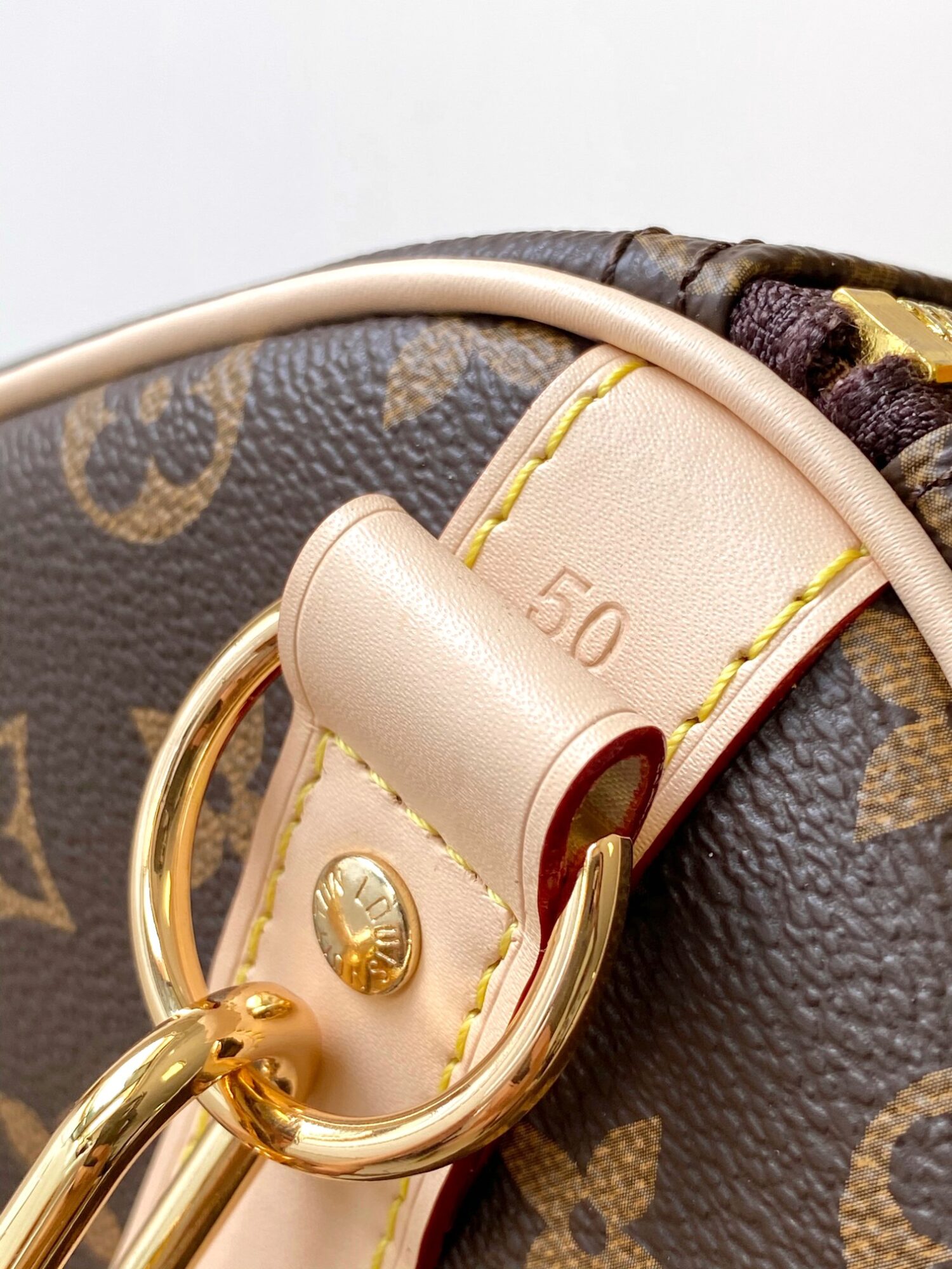 7 Louis Vuitton 2295 Monogram 50CM 163c01 Dynamic Chip This Keepall Bandoulière 50 travel bag features the Monogram design.