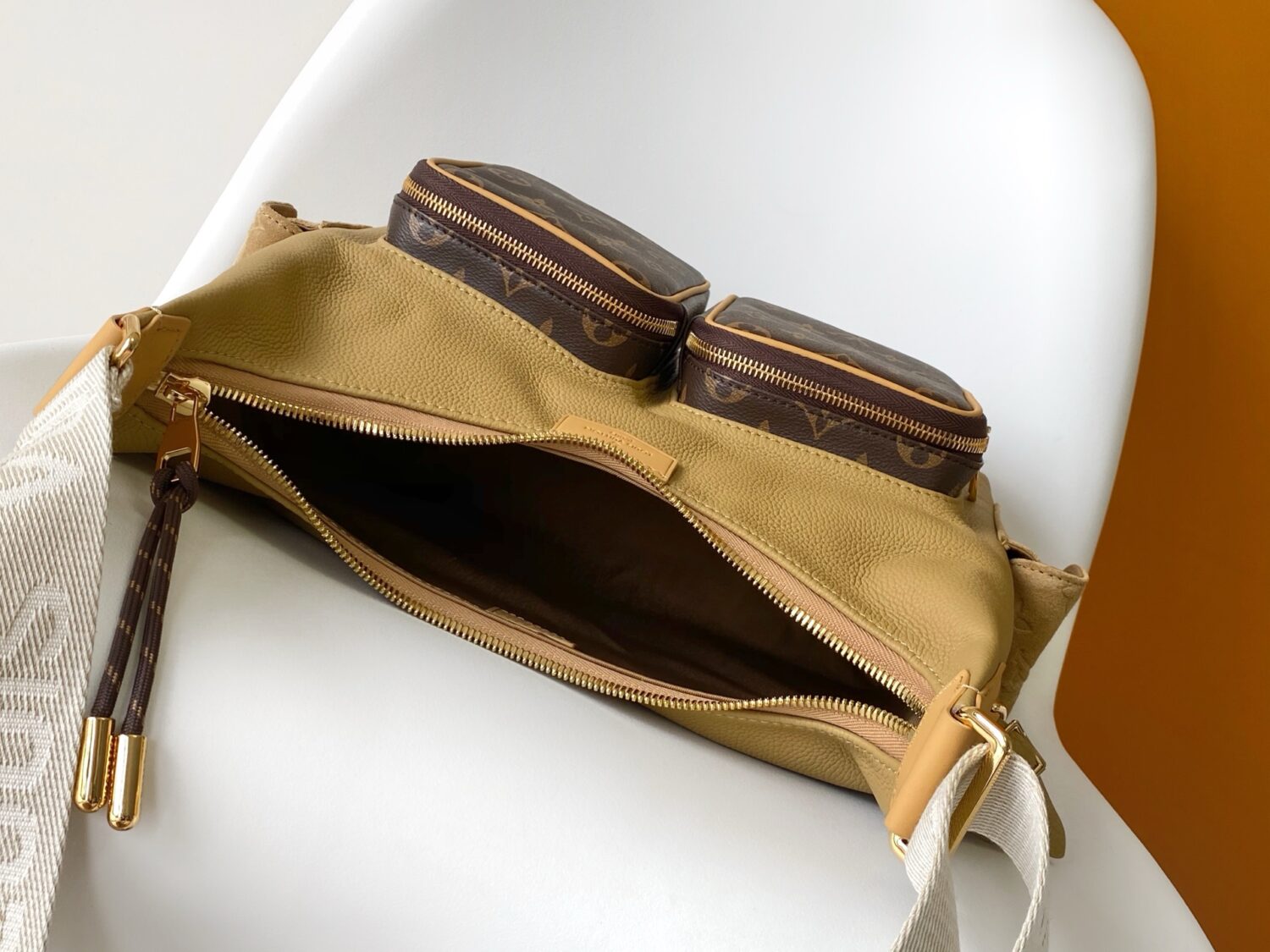 7 Louis Vuitton M12697 Full Khaki Leather Bag, Top-Tier Original, Dimensions Modified, Monogram Canvas, Classic Canvas with Wide Shoulder Strap