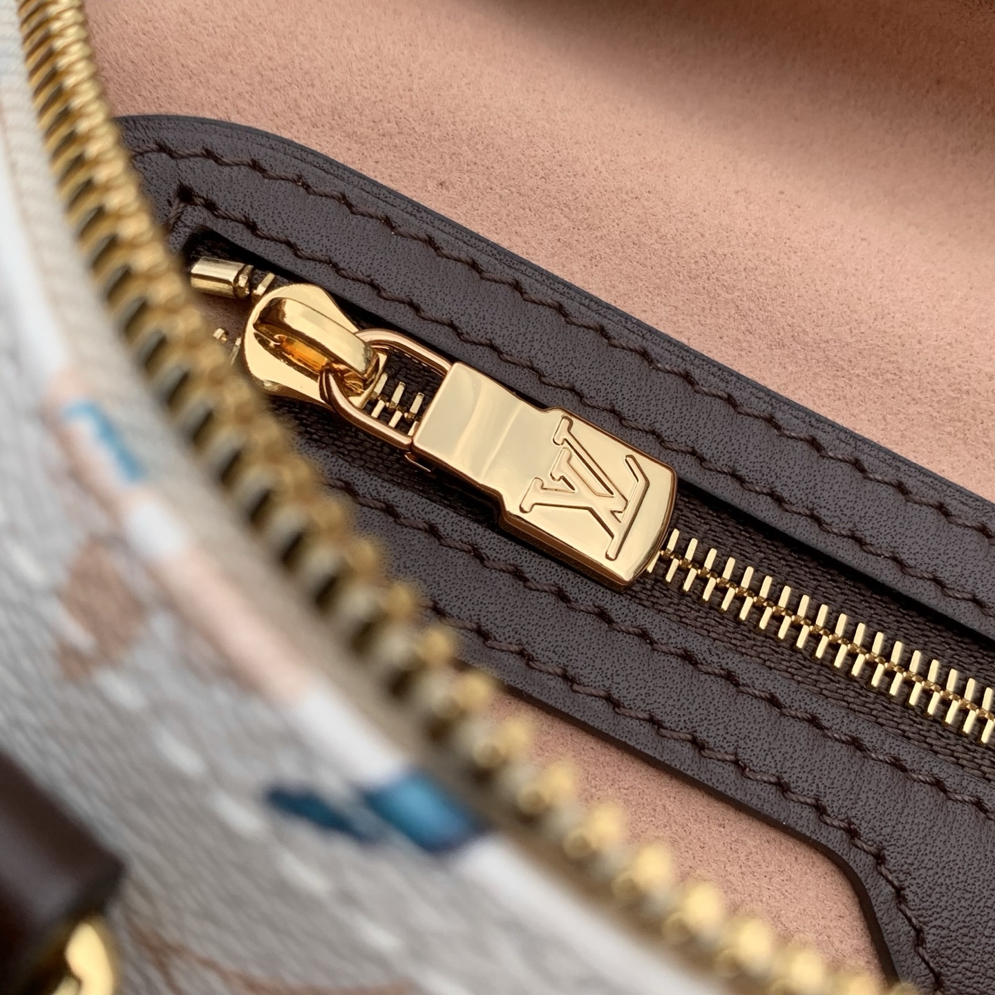 Louis Vuitton The M29066 floral Speedy 30 Soft handbag is from the Monogram Eden collection.