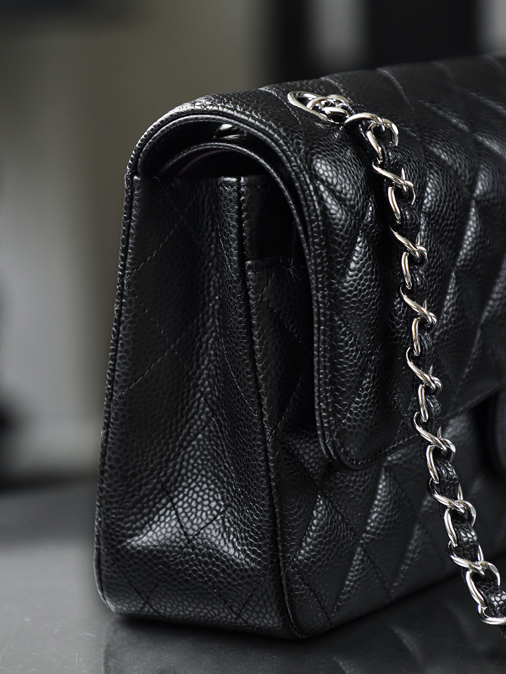 7 Classic Flap, Medium, Black and Silver, Authenticated Version 👜