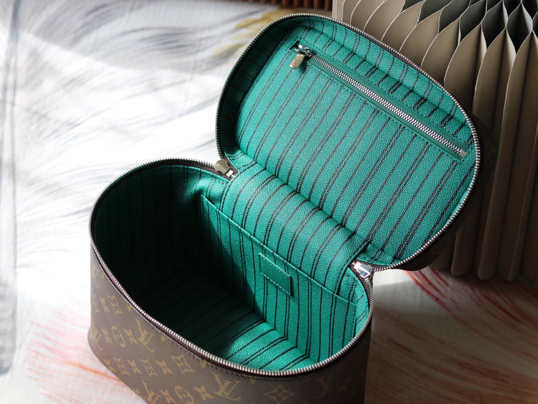 7 Louis Vuitton M12667 Green This Nice BB cosmetic bag is made from Monogram Macassar canvas.