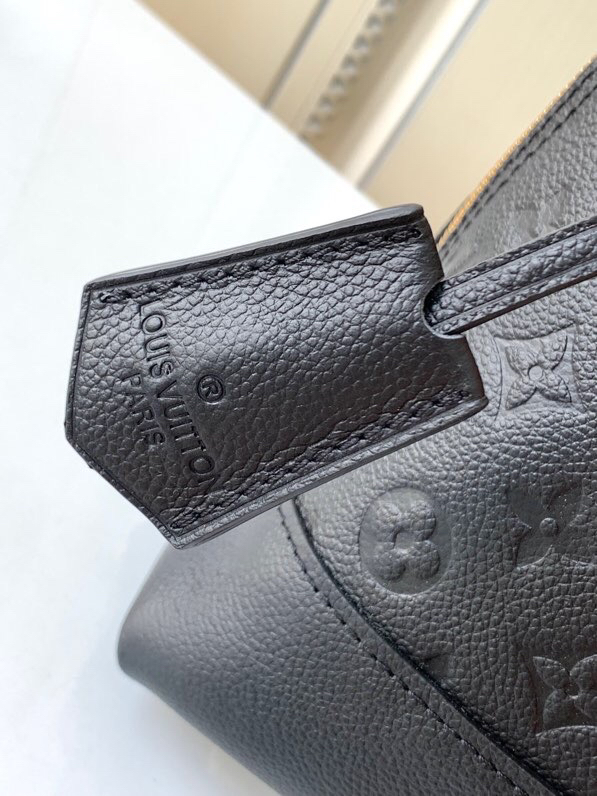 7 Louis Vuitton M44832 NEO ALMA bb embossed Empreinte leather has a soft feel