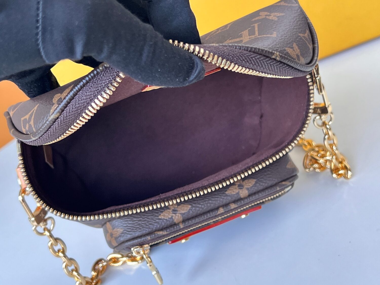 7 Louis Vuitton【Mini Bumbag】M82335 Monogram Canvas This Mini Bumbag is from the LV Gradient series.