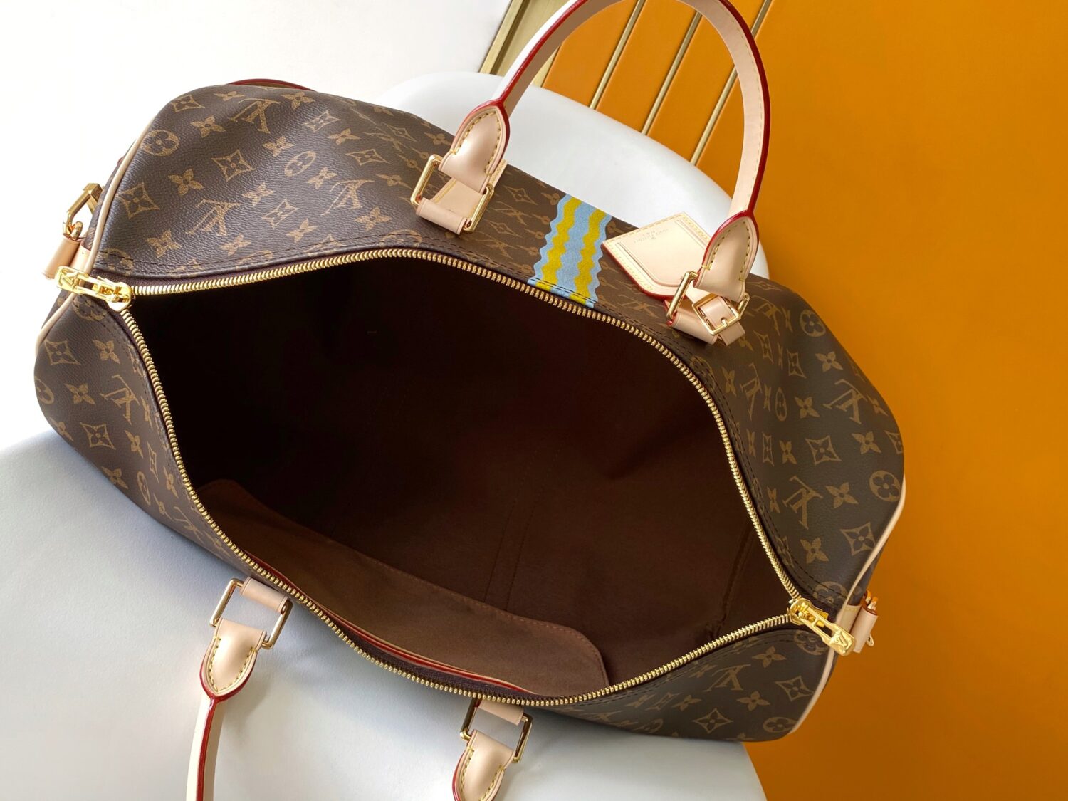 8 Louis Vuitton 2295 Monogram 50CM 163c01 Dynamic Chip This Keepall Bandoulière 50 travel bag features the Monogram design.