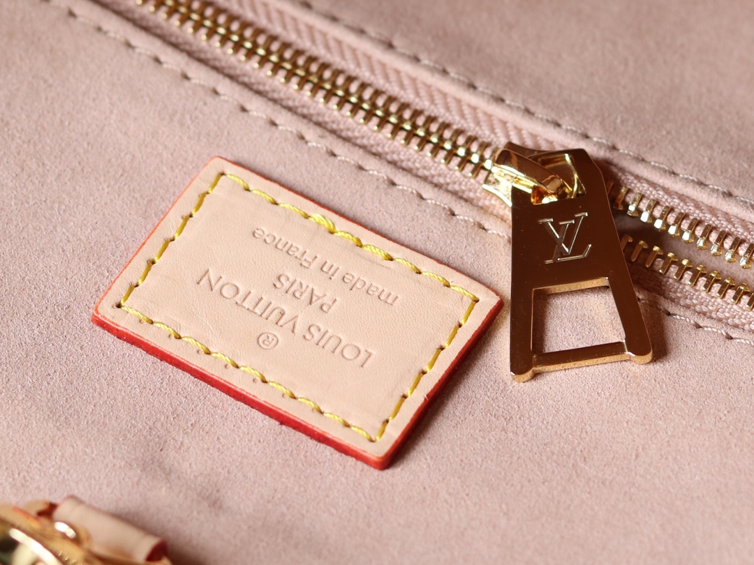 8 Louis Vuitton M12415 is the official version. This OnTheGo MM offers a seasonal reinterpretation of Louis Vuitton's iconic Monogram canvas.