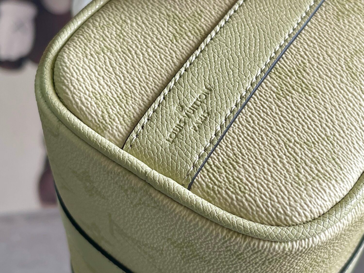 8 Louis Vuitton M14078 Light Khaki Green Pillow Bag. This Keepall 25 handbag is made of Monogram Eclipse Reverse canvas.