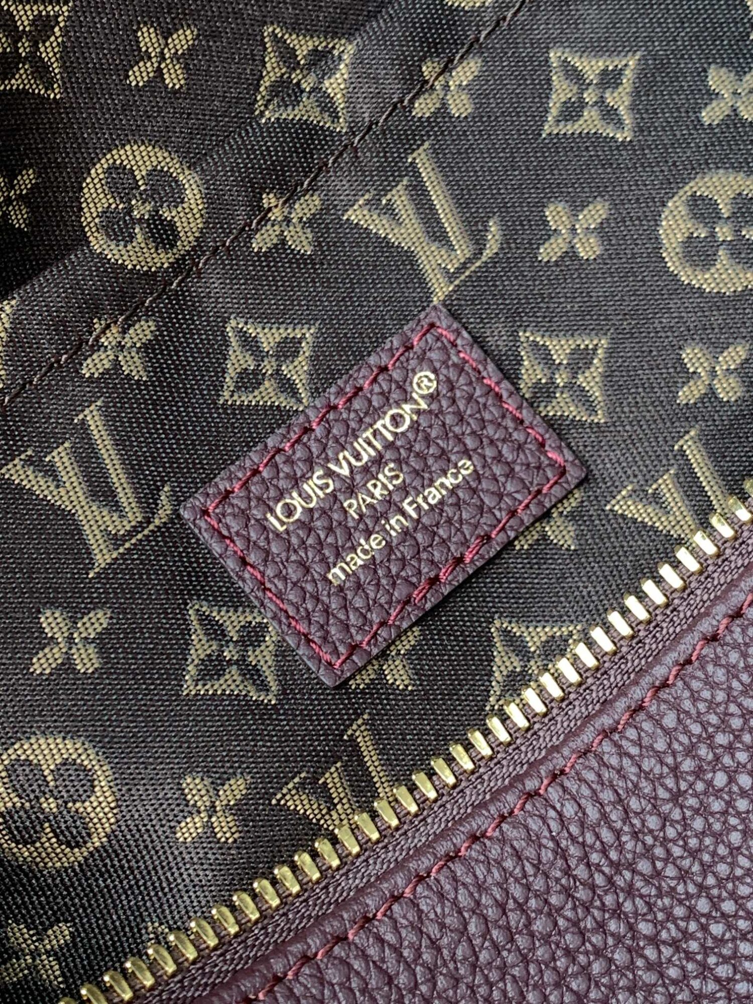 8 Louis Vuitton M26397 Ebony Color. This Express medium-sized handbag is crafted from supple cowhide leather and effortlessly complements various urban styles.