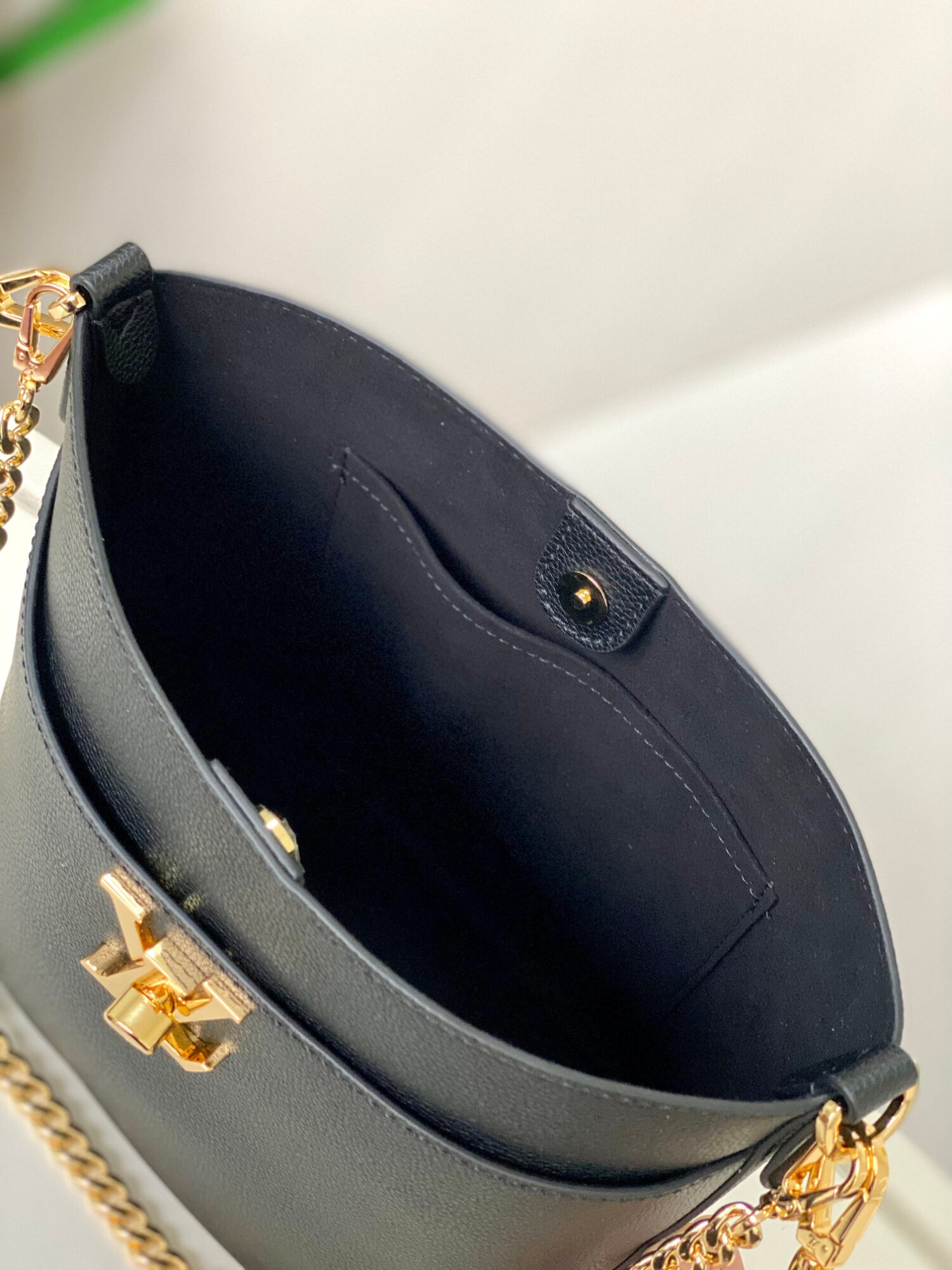 8 Louis Vuitton Lo and Walk full leather bucket bag and chain bag series