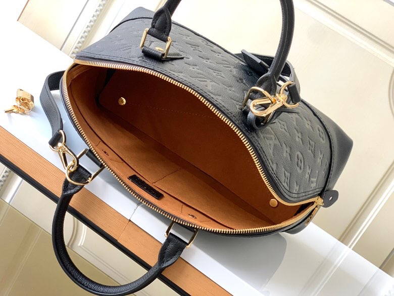 8 Louis Vuitton M44832 NEO ALMA bb embossed Empreinte leather has a soft feel