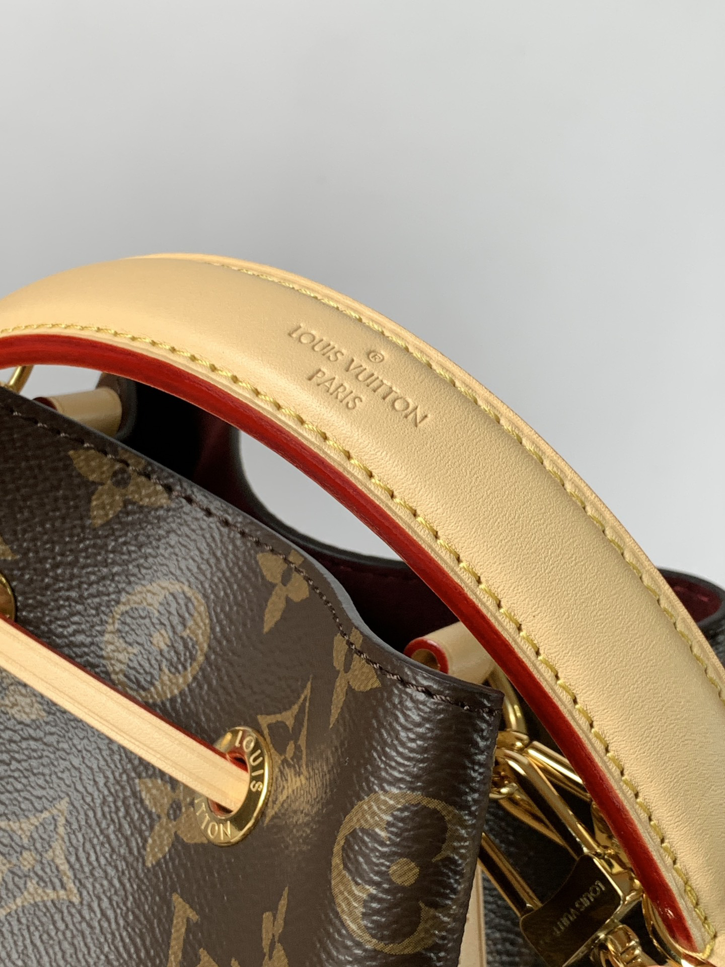 8 Louis Vuitton NÉONOÉ BB handbag